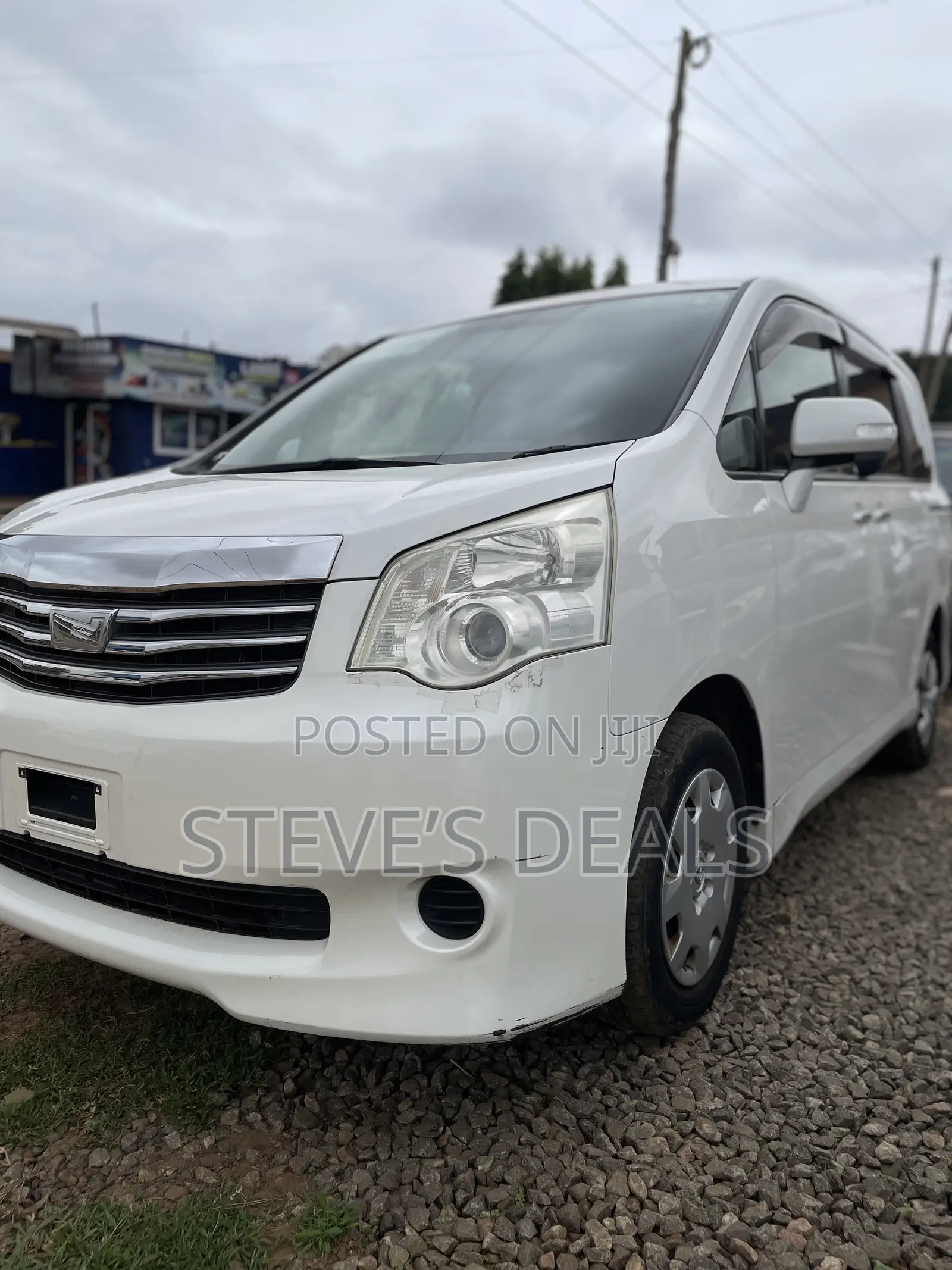 Toyota Noah 2012 White