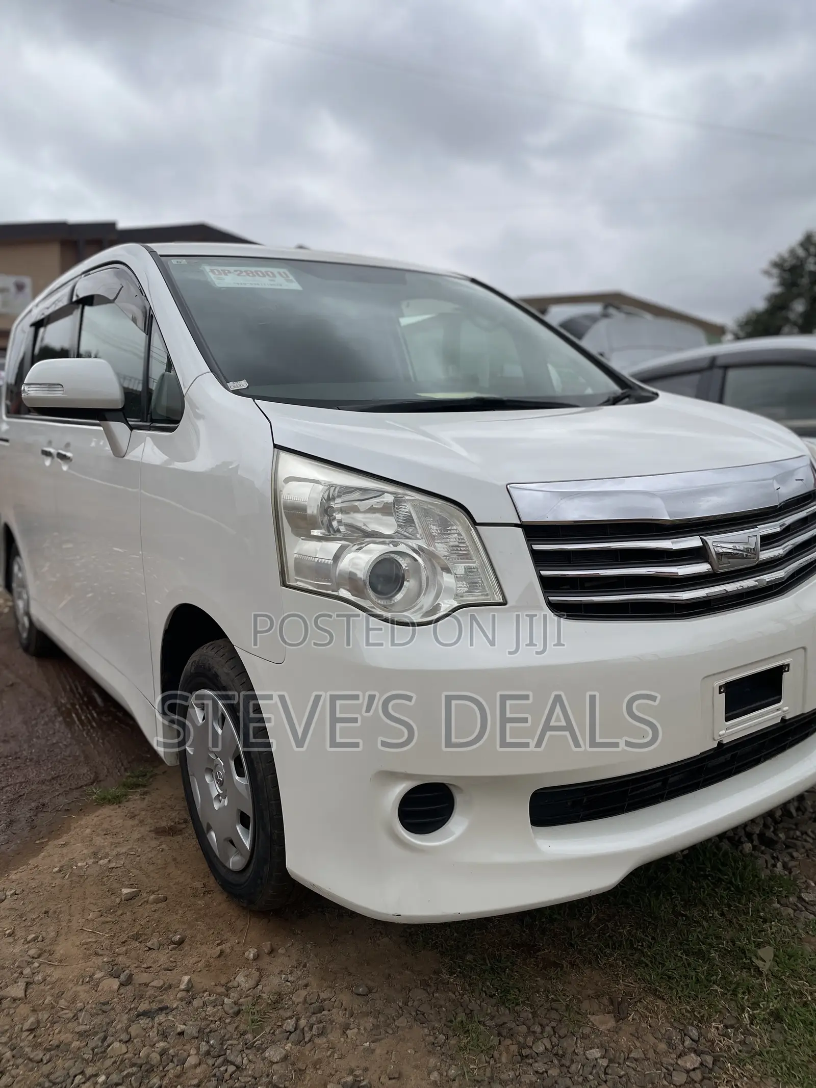 Toyota Noah 2012 White