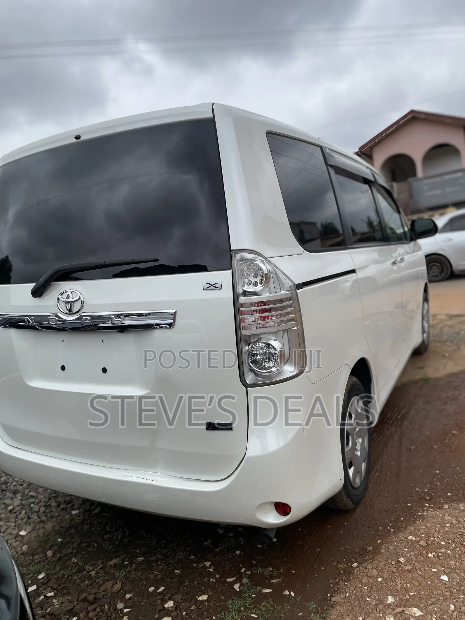 Toyota Noah 2012 White