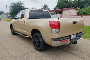 Toyota Tundra 2010 Gold