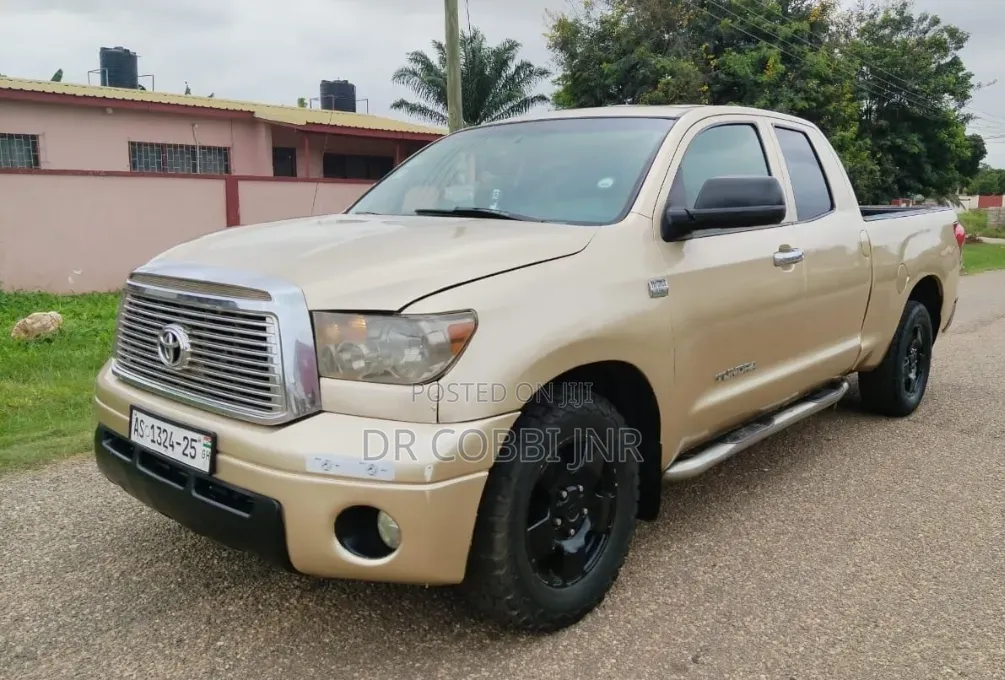 Toyota Tundra 2010 Gold