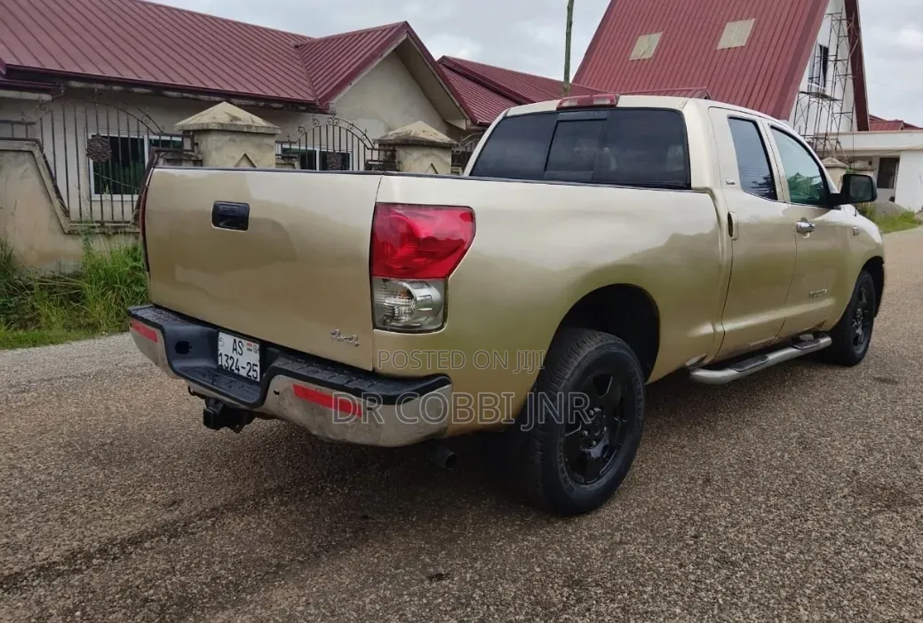 Toyota Tundra 2010 Gold
