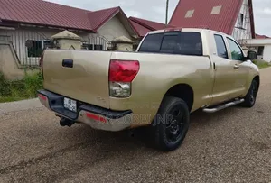 Toyota Tundra 2010 Gold