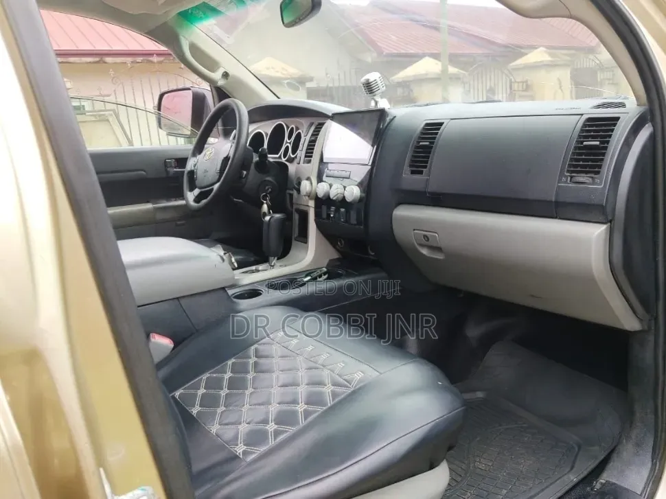 Toyota Tundra 2010 Gold