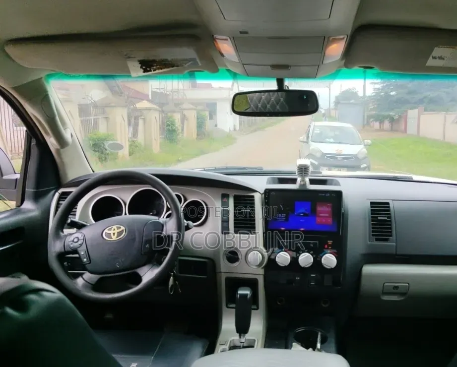 Toyota Tundra 2010 Gold