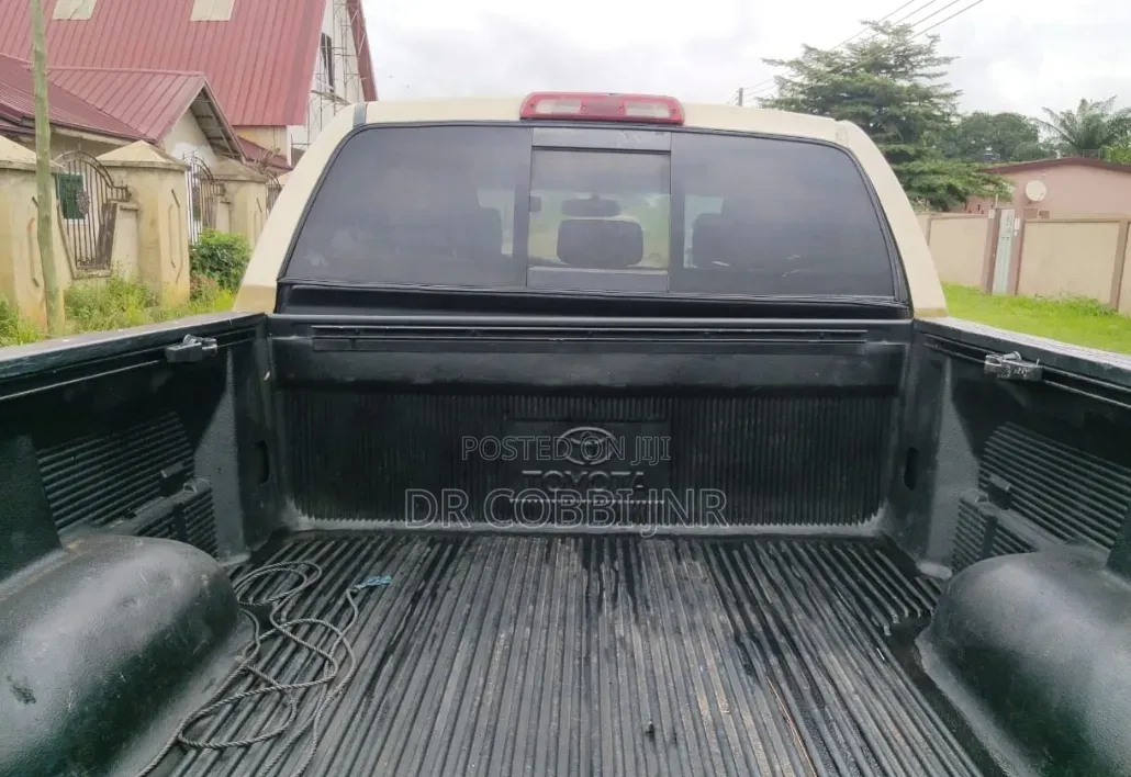 Toyota Tundra 2010 Gold