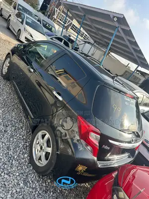 Toyota Vitz 2016 Black