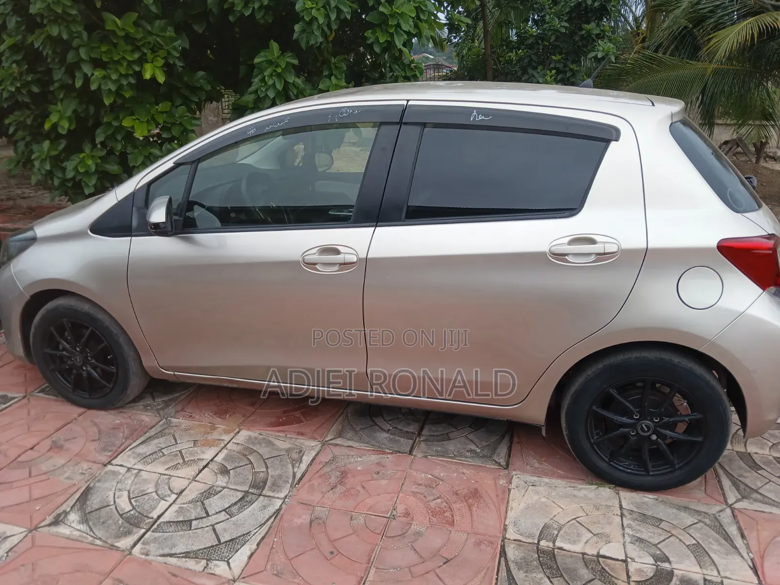 Toyota Vitz 2016 Gold