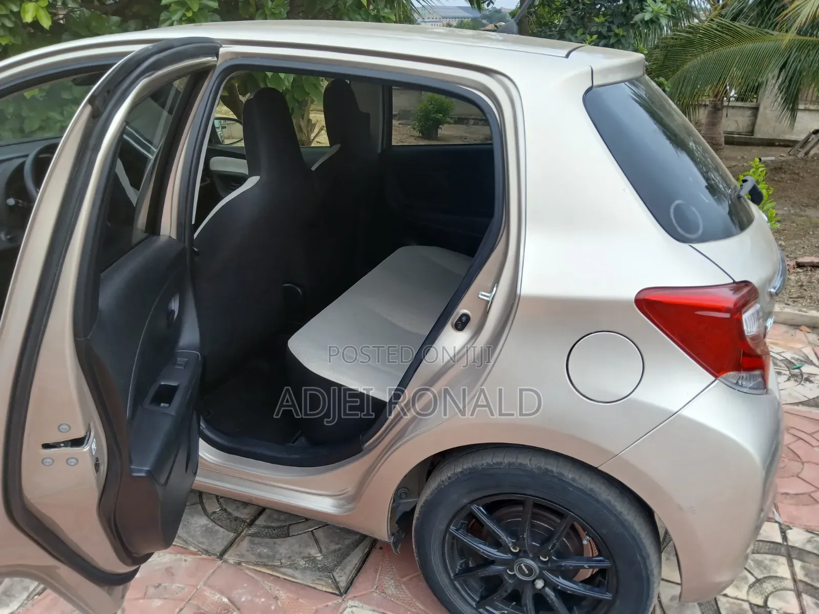 Toyota Vitz 2016 Gold