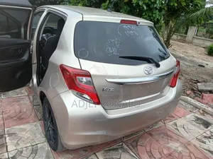 Toyota Vitz 2016 Gold