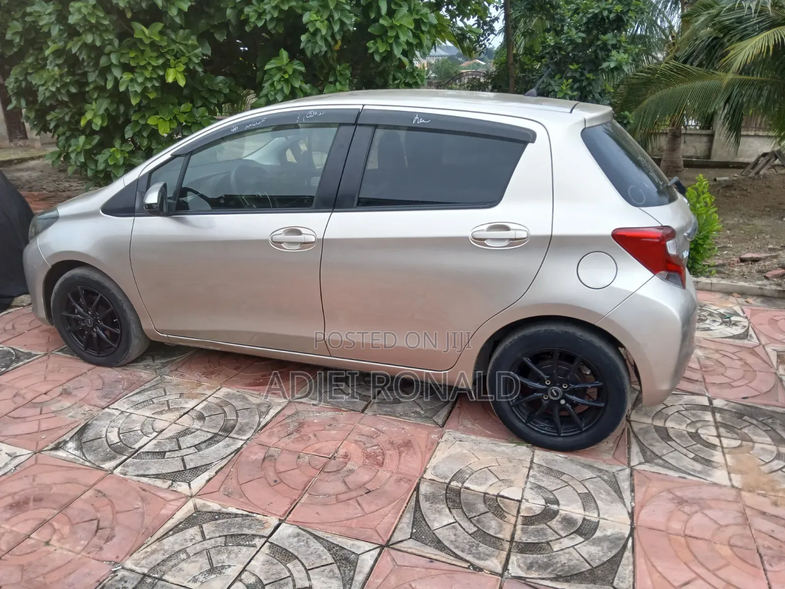 Toyota Vitz 2016 Gold