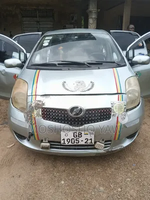 Toyota Vitz 2010 Green