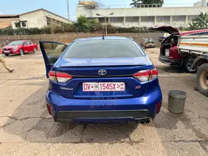 Toyota Corolla SE 2020 Blue