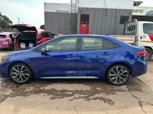 Toyota Corolla SE 2020 Blue