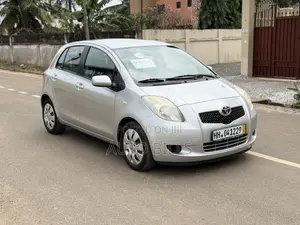 Toyota Yaris Base Hatchback 5dr 2010 Silver