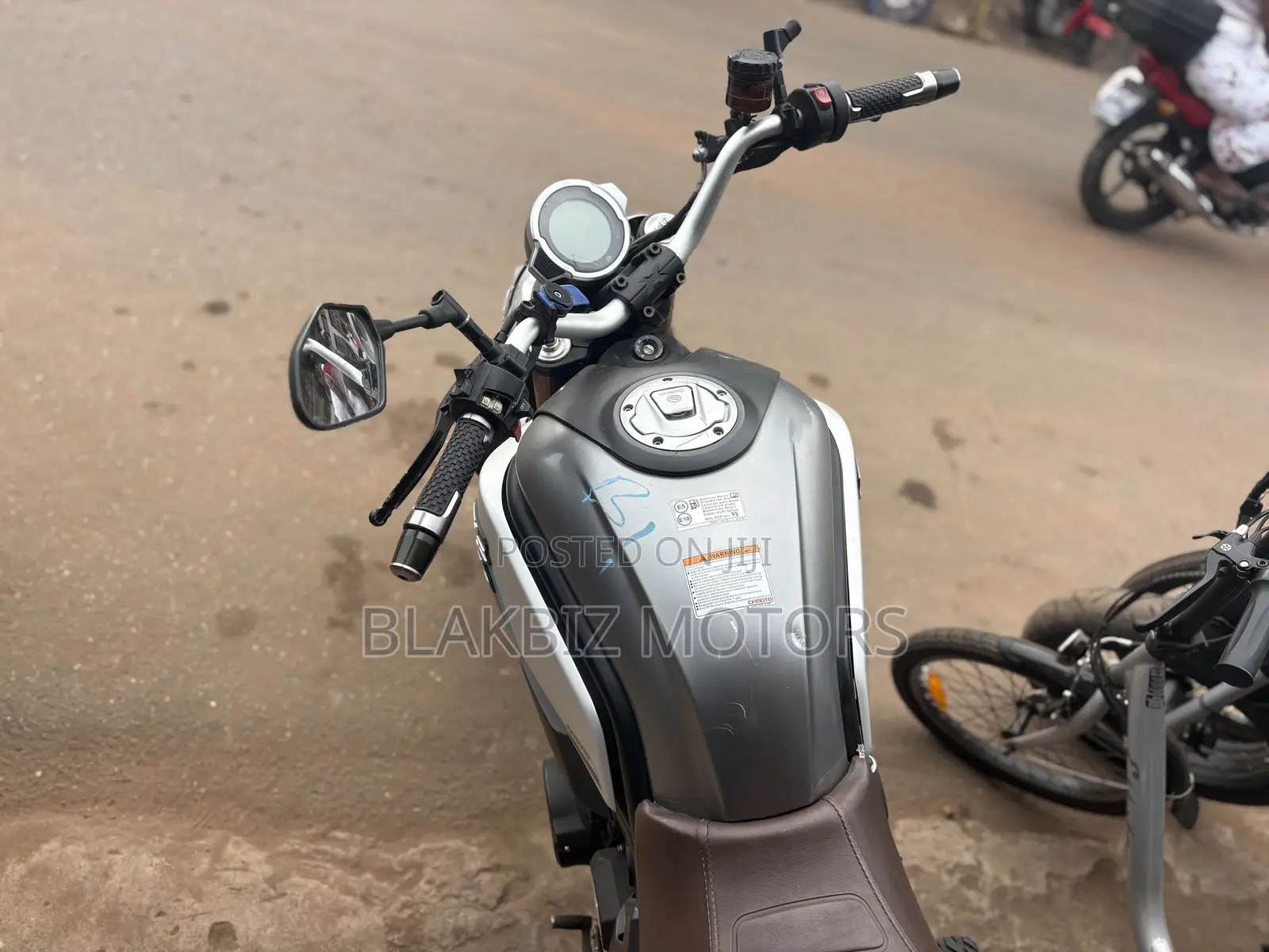 CFMoto 650NK 2023 Silver