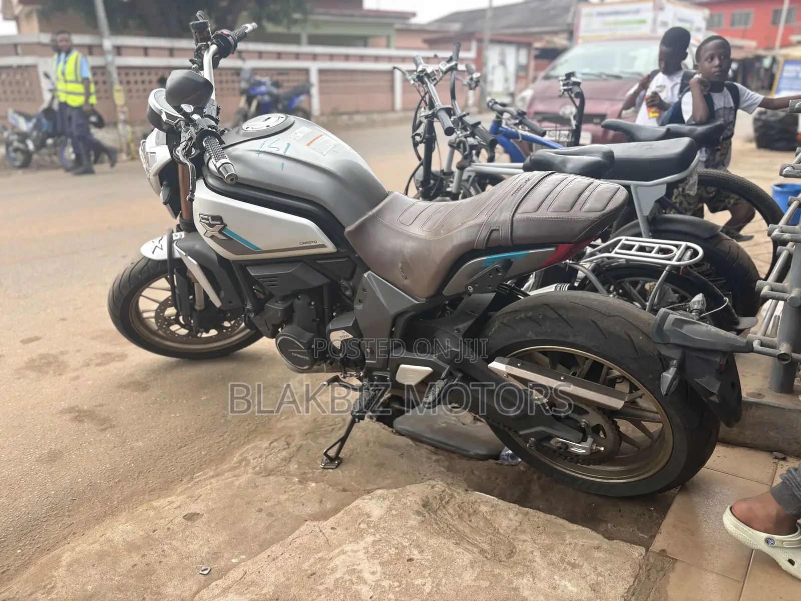 CFMoto 650NK 2023 Silver
