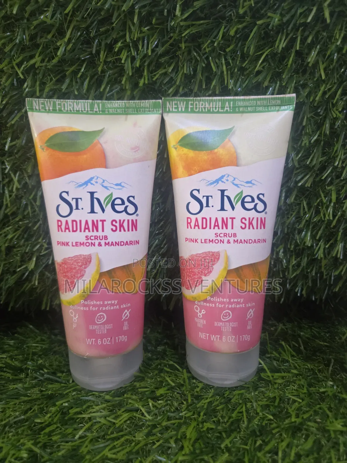 St. Ives Radiant Skin Scrub. 170g.