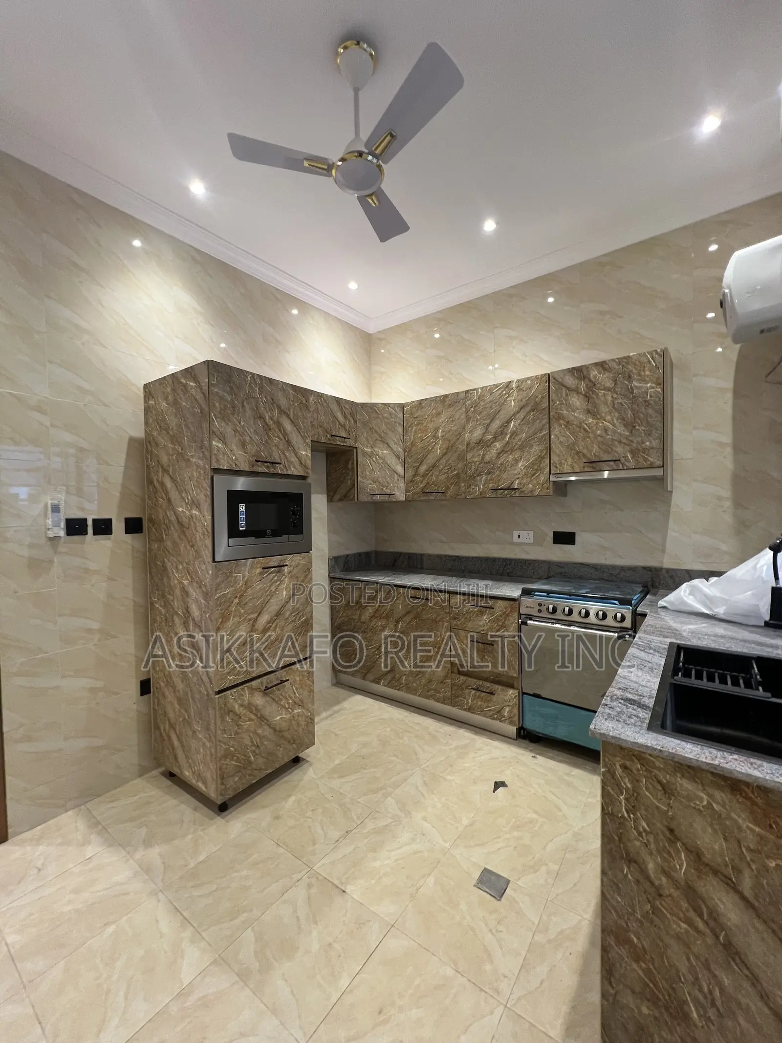 3bdrm House in Coastal Estate, Spintex for rent