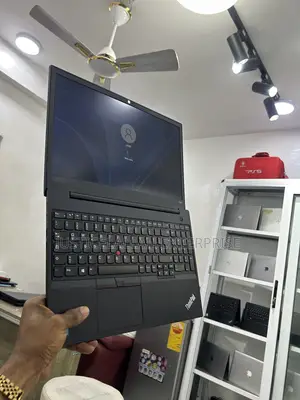 Laptop Lenovo ThinkPad E580 8GB Intel Core i3 HDD+SSD 128GB
