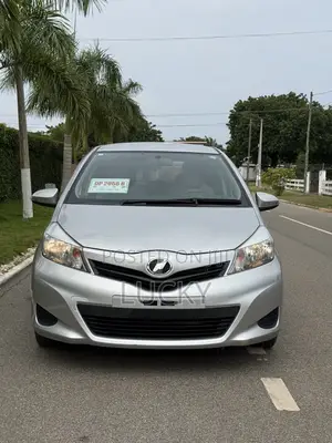 Toyota Vitz 1.3 FWD 5dr 2014 Silver