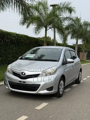 Toyota Vitz 1.3 FWD 5dr 2014 Silver