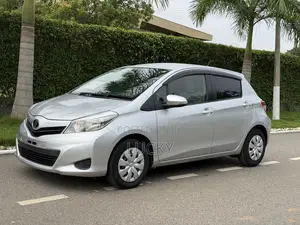Toyota Vitz 1.3 FWD 5dr 2014 Silver