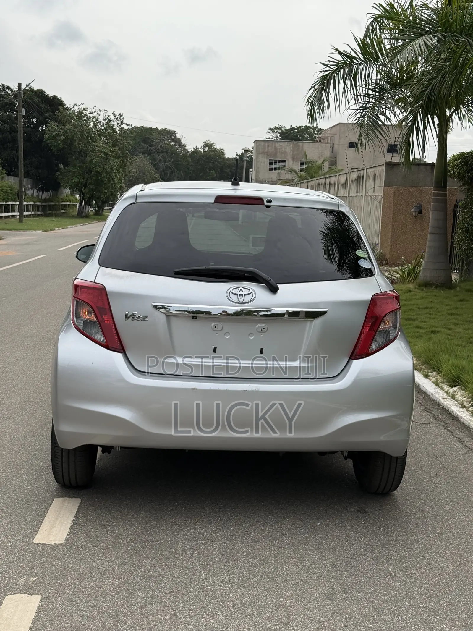 Toyota Vitz 1.3 FWD 5dr 2014 Silver
