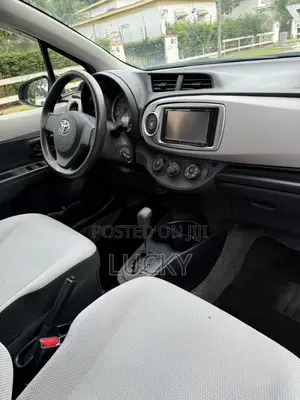 Toyota Vitz 1.3 FWD 5dr 2014 Silver