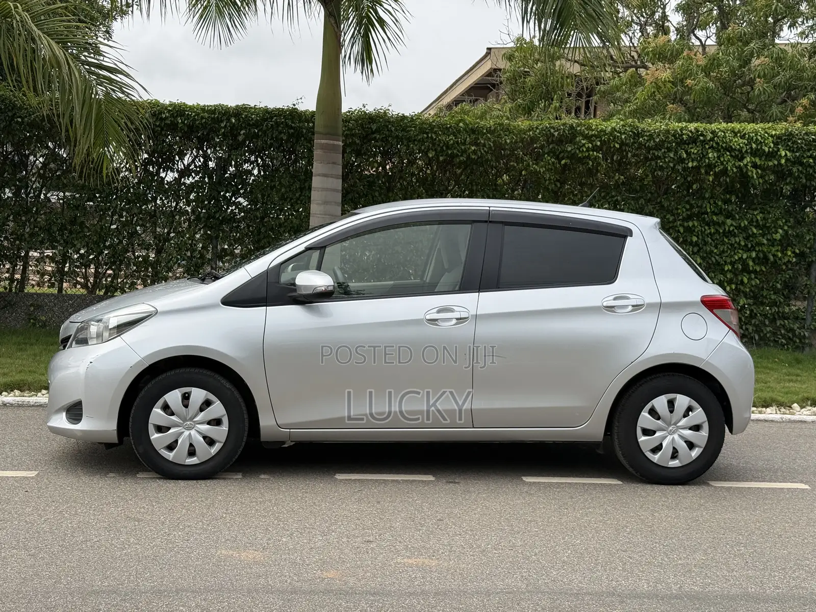 Toyota Vitz 1.3 FWD 5dr 2014 Silver