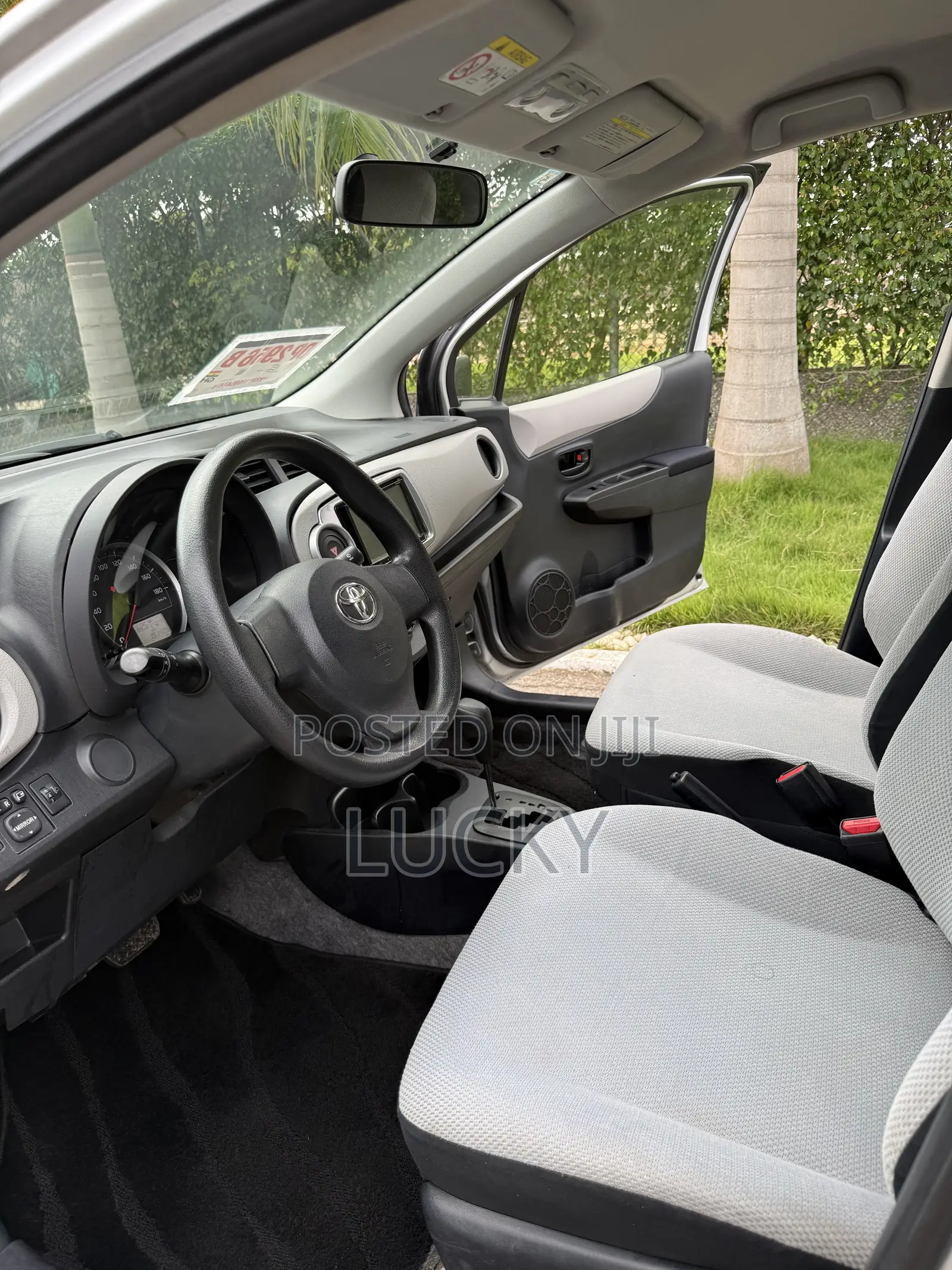 Toyota Vitz 1.3 FWD 5dr 2014 Silver