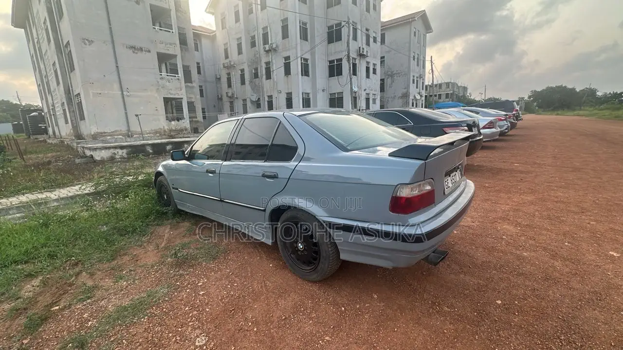 BMW 318i 2000 Gray