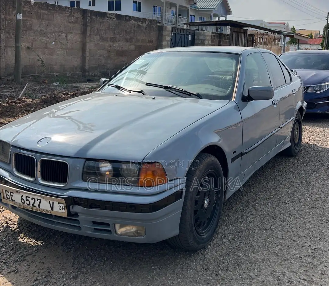 BMW 318i 2000 Gray