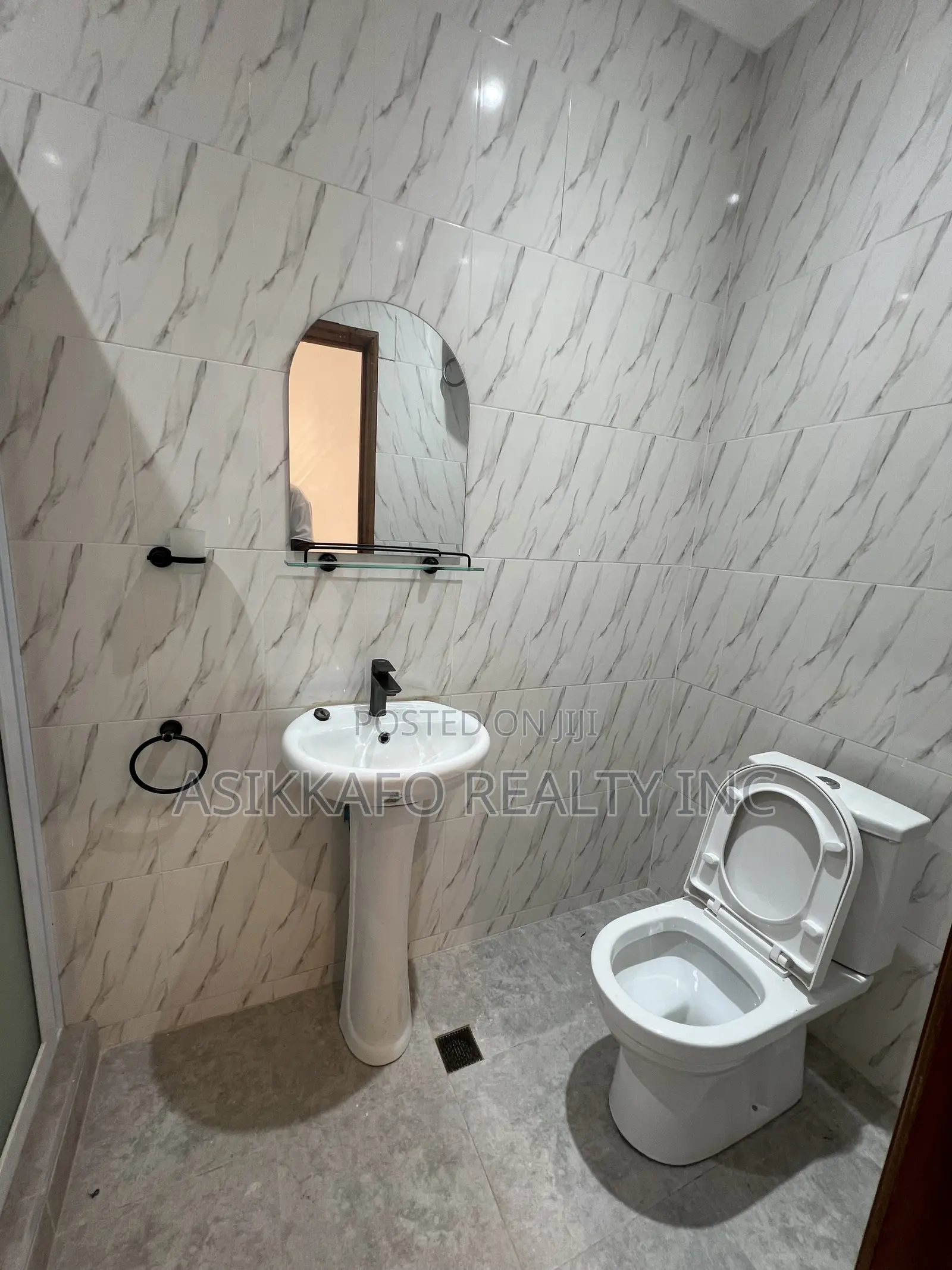 3bdrm House in Coastal Estate, Spintex for rent