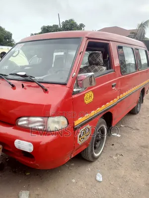 Hyundai H-100 2000 Red