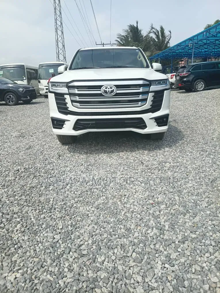 Toyota Land Cruiser 2015 White