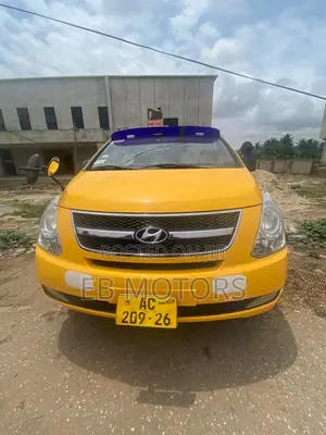 Hyundai Starex 2017 Yellow