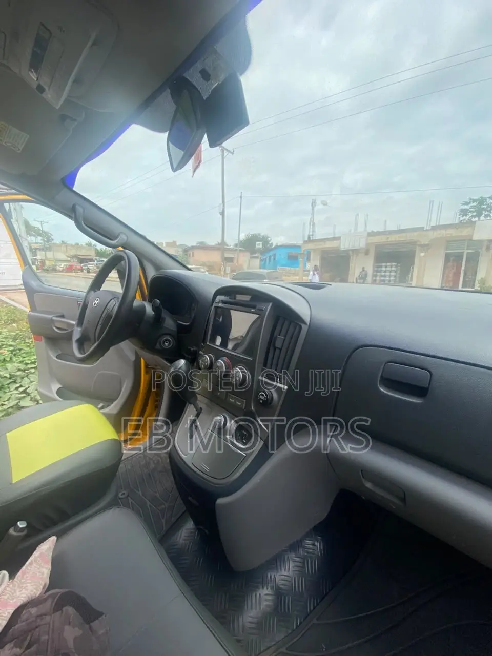 Hyundai Starex 2017 Yellow