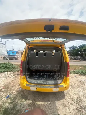 Hyundai Starex 2017 Yellow