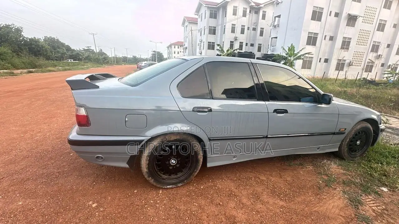 BMW 318i 2000 Gray