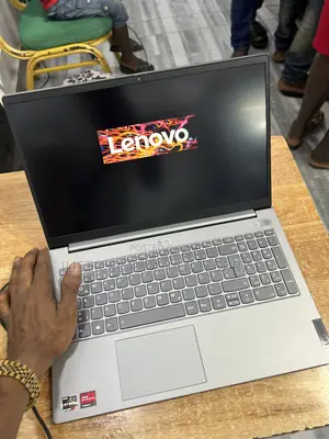 Laptop Lenovo ThinkBook 15 8GB AMD Ryzen 3 SSD 256GB