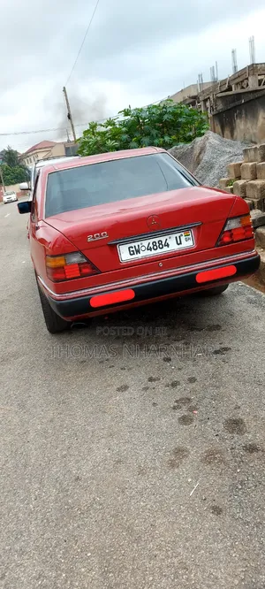 Mercedes-Benz E200 1993 Red