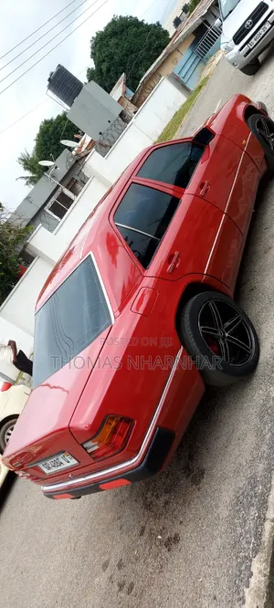 Mercedes-Benz E200 1993 Red