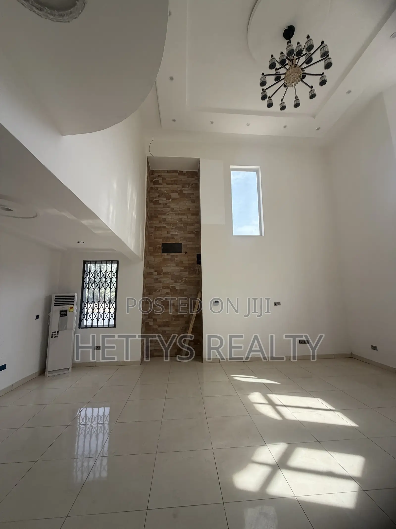 6bdrm House in Madina for sale