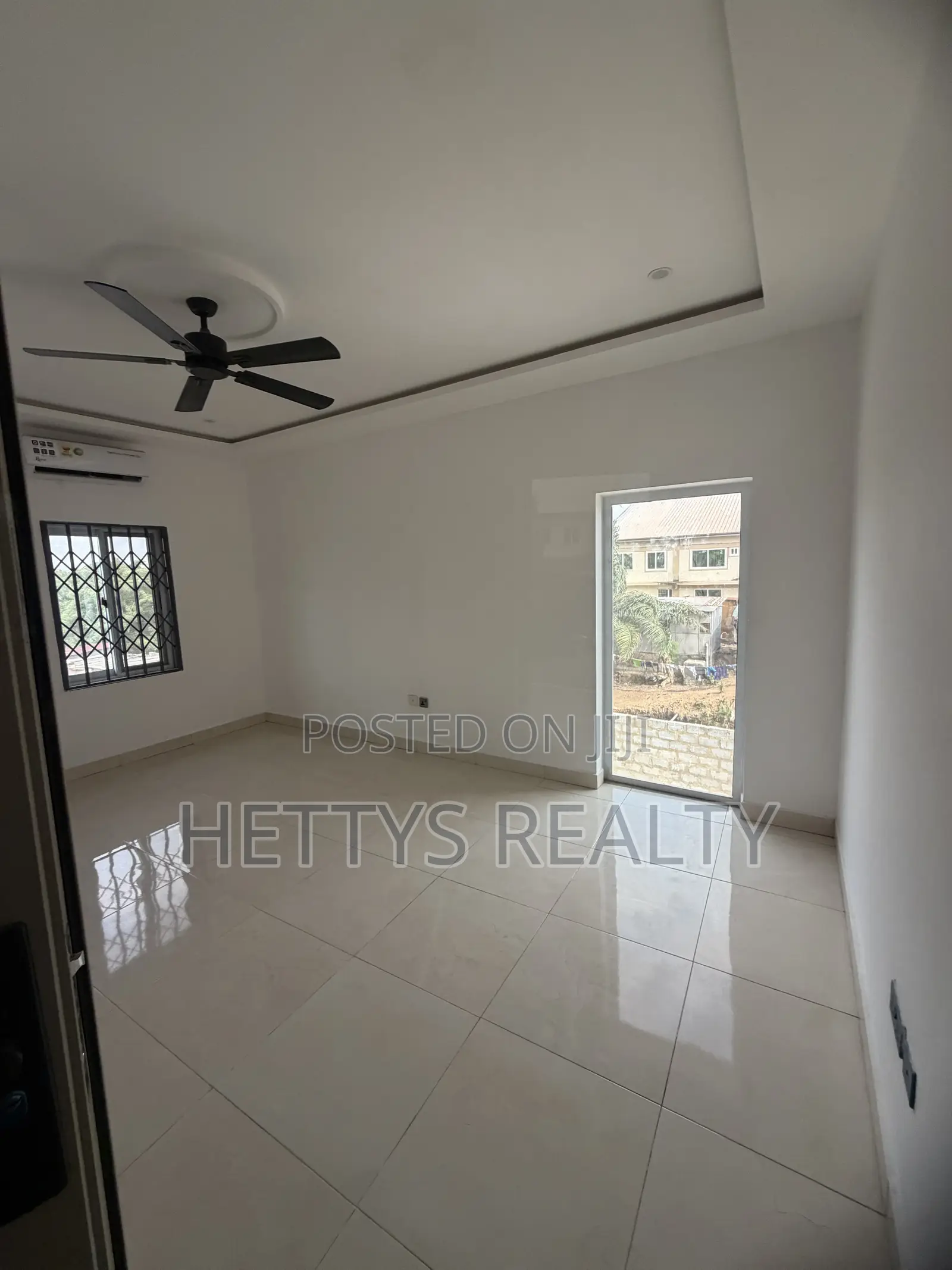 6bdrm House in Madina for sale