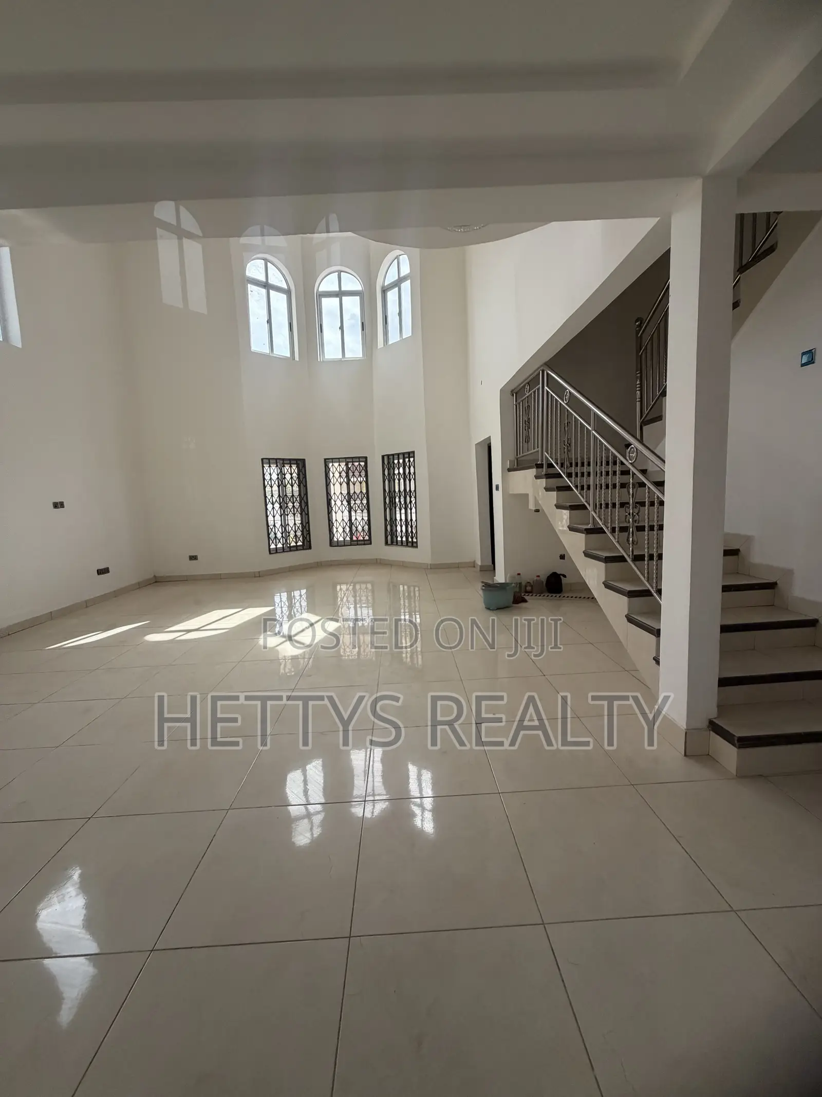 6bdrm House in Madina for sale