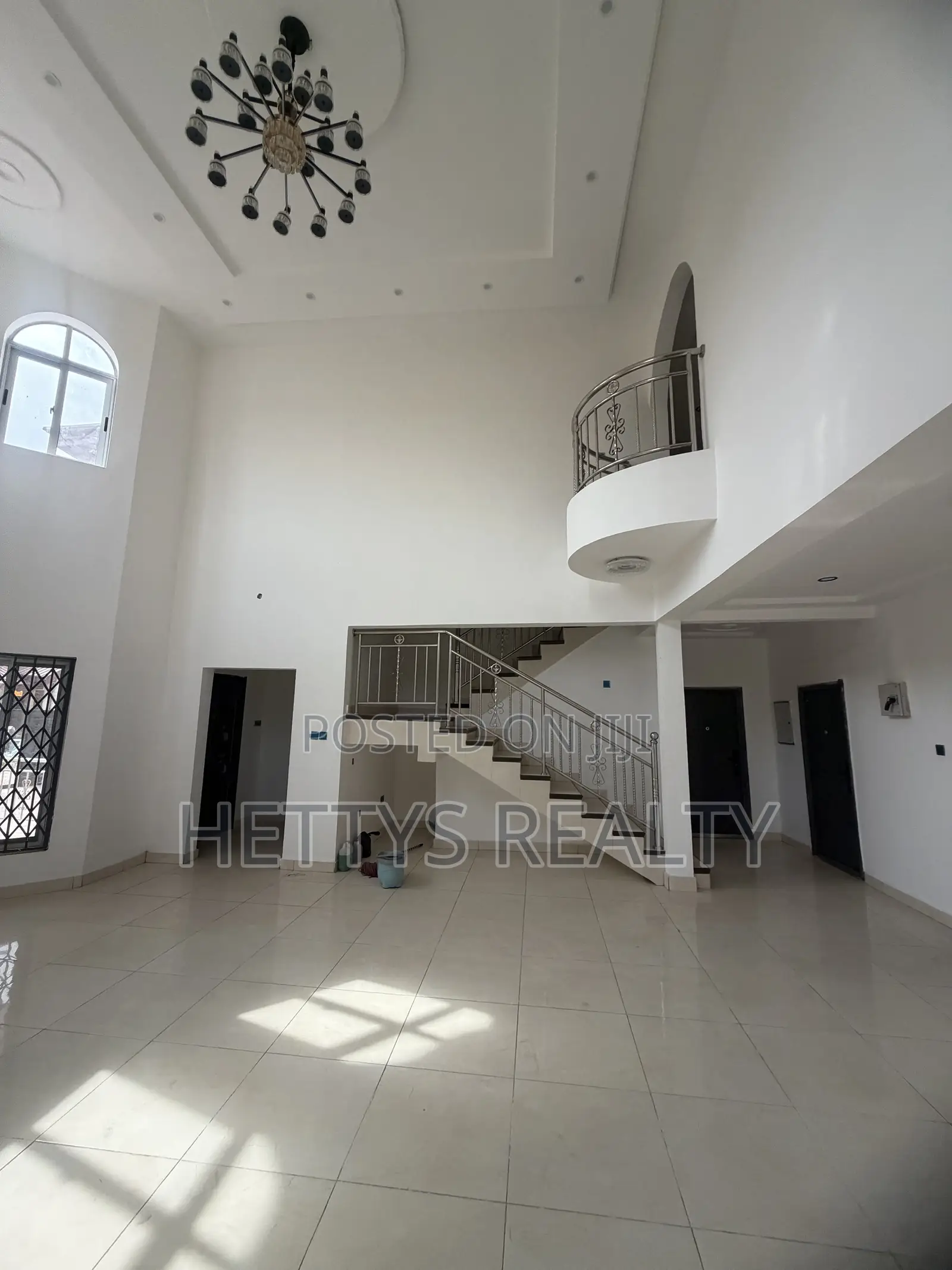 6bdrm House in Madina for sale