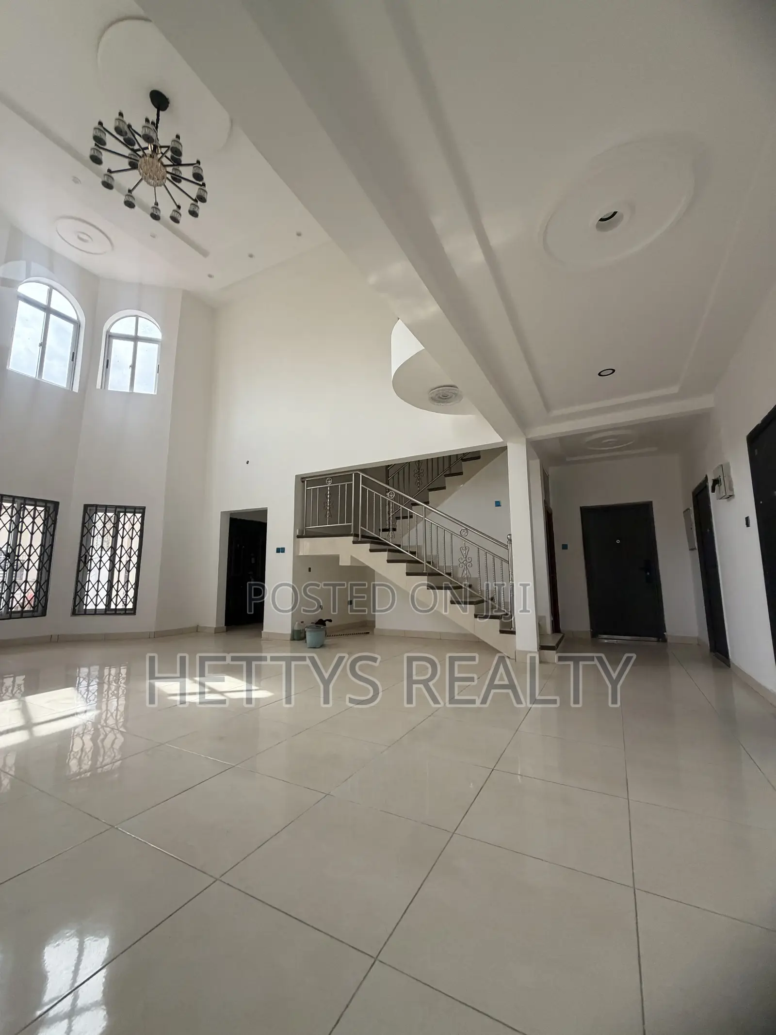 6bdrm House in Madina for sale