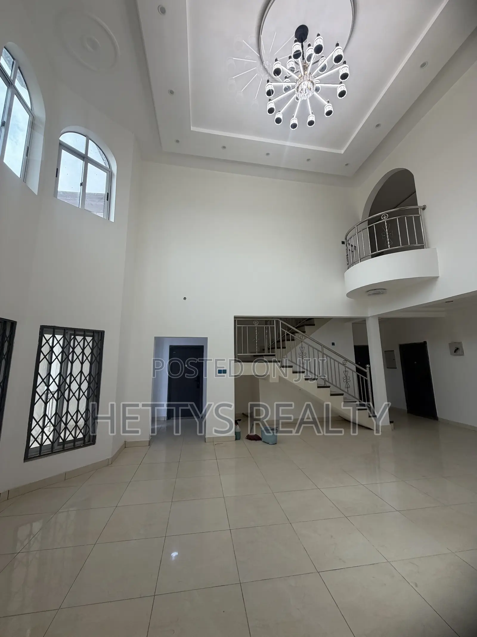 6bdrm House in Madina for sale