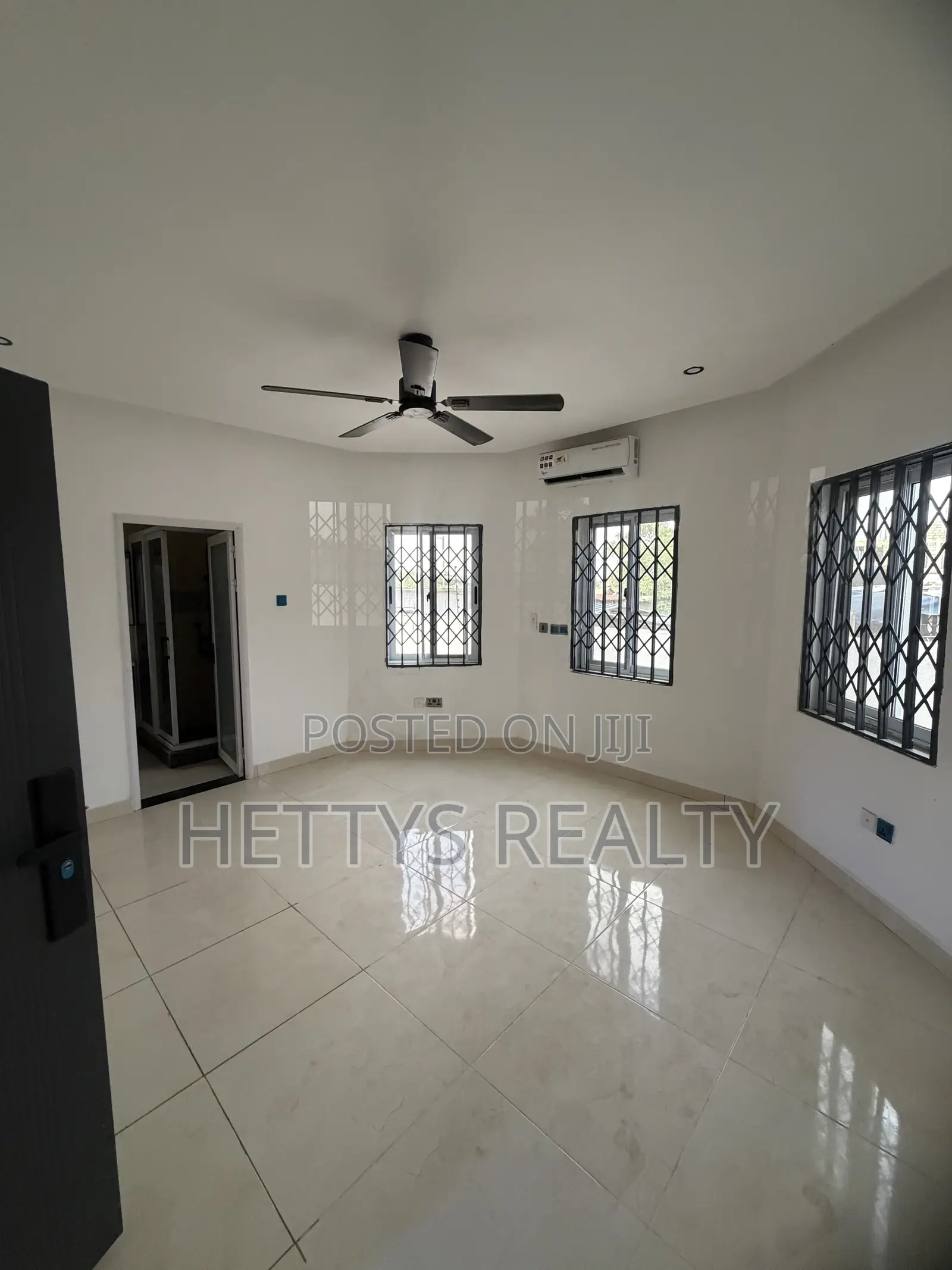 6bdrm House in Madina for sale